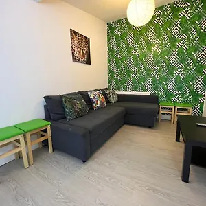 Tropical Apartment, 10 Min From Tower, Outside Space, Sleeps 12 Blackpool